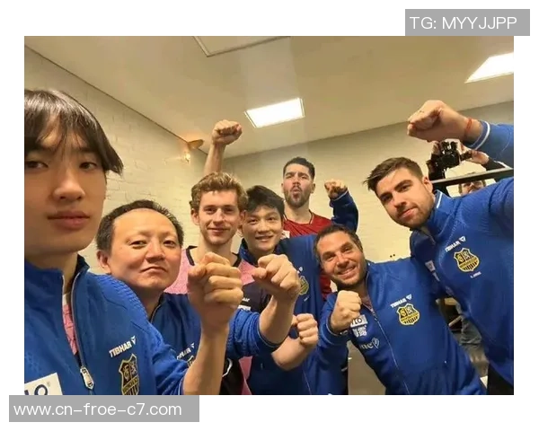 樊振东欧冠首秀3比0霍多尔斯基，庆祝动作萌哒哒，东哥太心爱啦