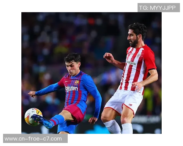 每体：马马杜-法尔参与巴萨一线队练习，哈维曾要点重视他